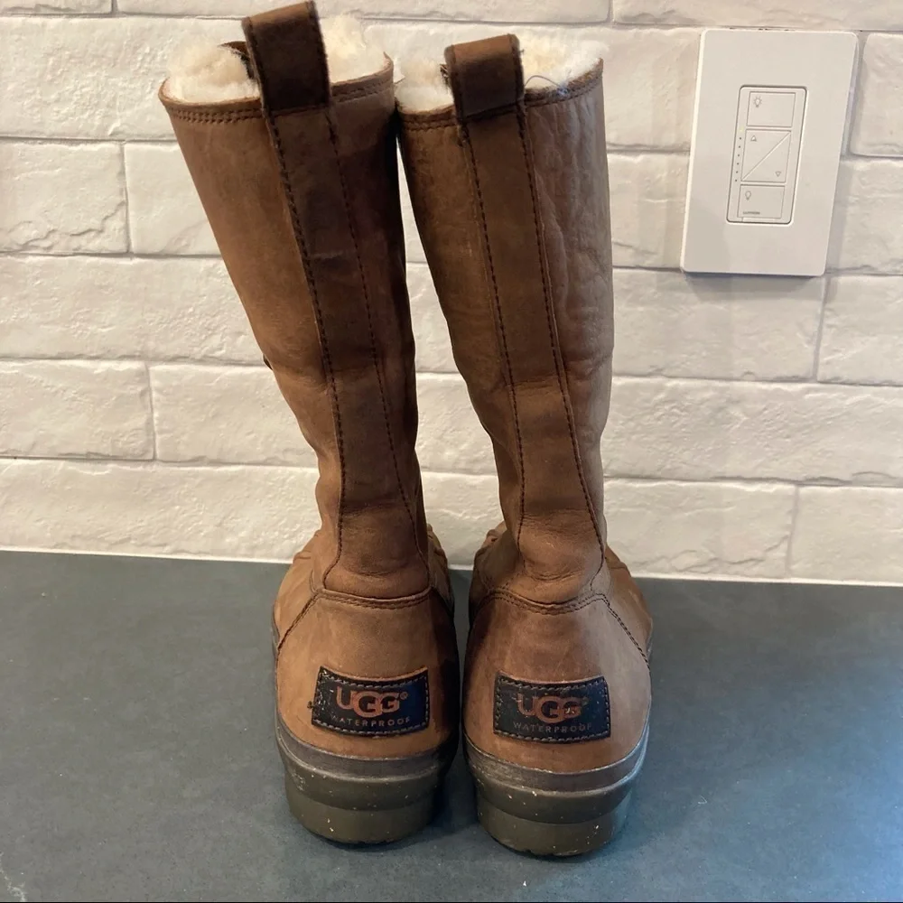 UGG sz 6 Arquette stout leather foldover winter boots